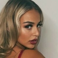 Эбби Луиз Голая