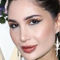 Алис Абдель Азиз Голая