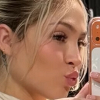 Андреа Селина Голая