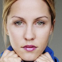 Анна Бройер Голая