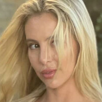 Брайт Рези Голая