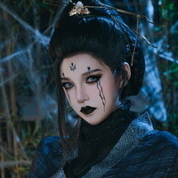 Чайниз Грэвьюрс Голая