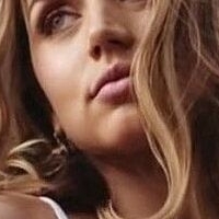 Дес Армас Голая