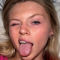 Девин Хатчисон Голая