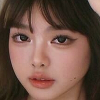 Элина Ксуанксуан Голая