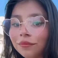 Эмили Пети Голая