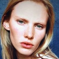 Эмили Бейкер Голая