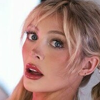 Эмл Луиза Голая