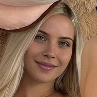 Эмми Блум Голая