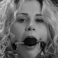 Хеленас Люминанс Голая