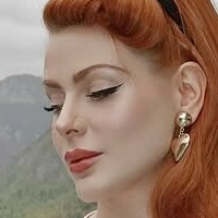 Ивана Зотел Голая