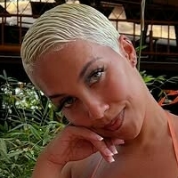 ИззиПейджи Голая