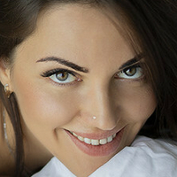 Катя Адави Голая
