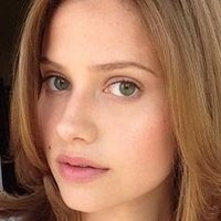 Лиллиан Мэйзи Голая