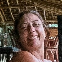 Линда С. Сантана Голая
