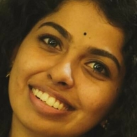 Малавика Голая