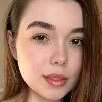 МьеллиКуин Голая