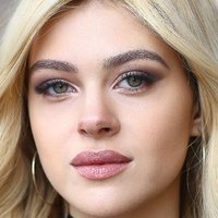 Никола Пелтц Голая