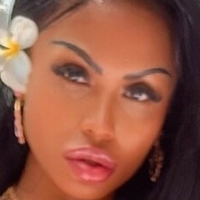 Серлиана Росида Голая