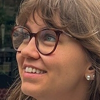 Парижанин с зудящими ногами Голая