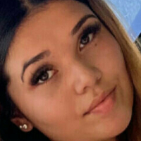 Тинаше Эсси Голая