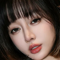 Ю Ю Ван Голая