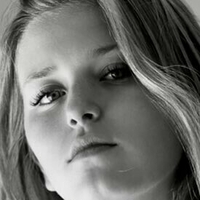 Зои Мескенс Голая