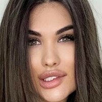 Зои Ортега Голая